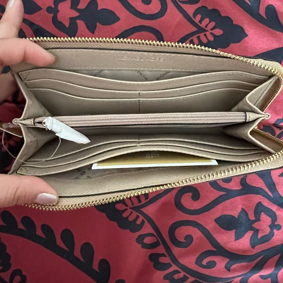 MICHAEL KORS Saffiano Leather Jet Set Travel Bisque Quarter Zip Wallet NWT - Picture 6 of 9